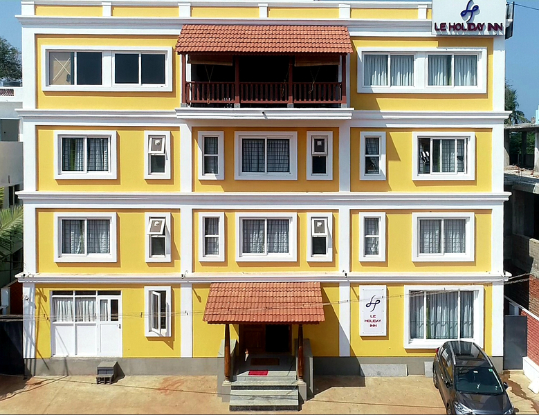 Cover photo of Le Holiday Inn - Swimming Pool Resort